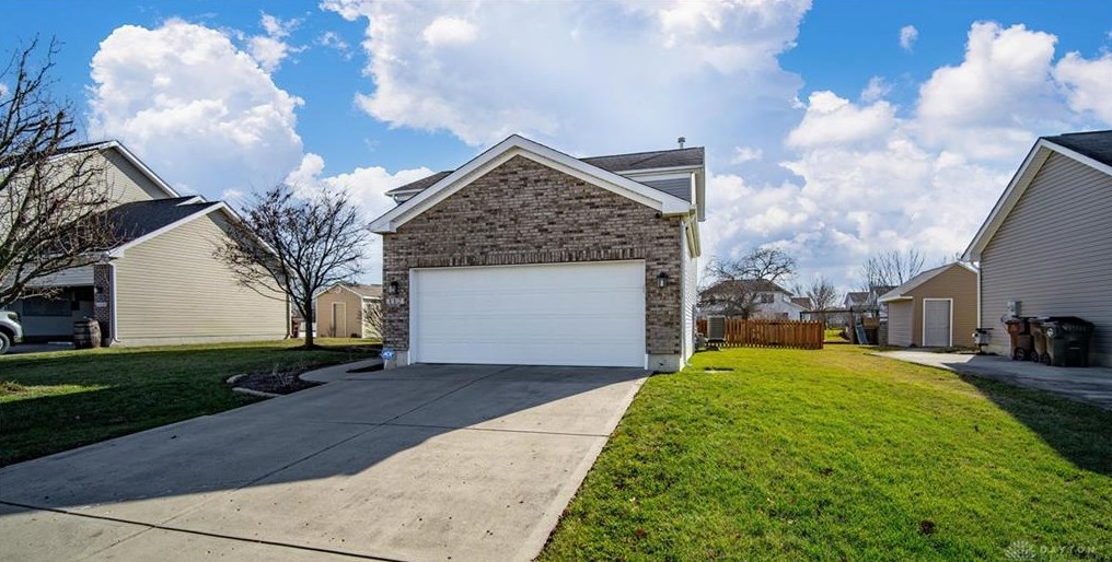 112 Cabernet Dr, Englewood, OH 45322