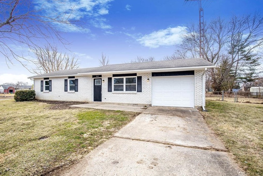 605 Oakland Dr, Eaton, OH 45320-9404