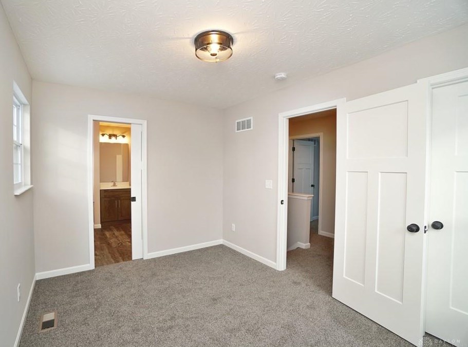 310 Selkirk Pl, Trenton OH  45067 exterior