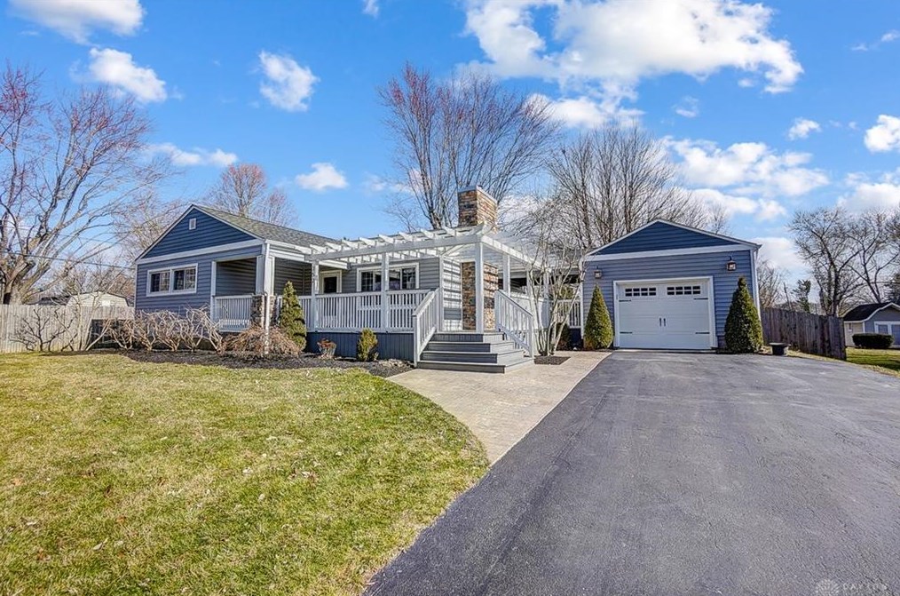 352 Vindale Dr, Dayton, OH 45440-3364