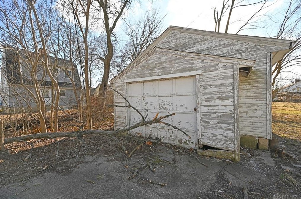 2213 Ravenwood Ave, Dayton OH  45406-2834 exterior