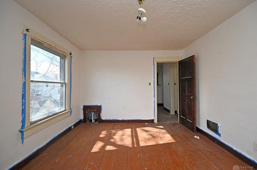2213 Ravenwood Ave, Dayton OH  45406-2834 exterior