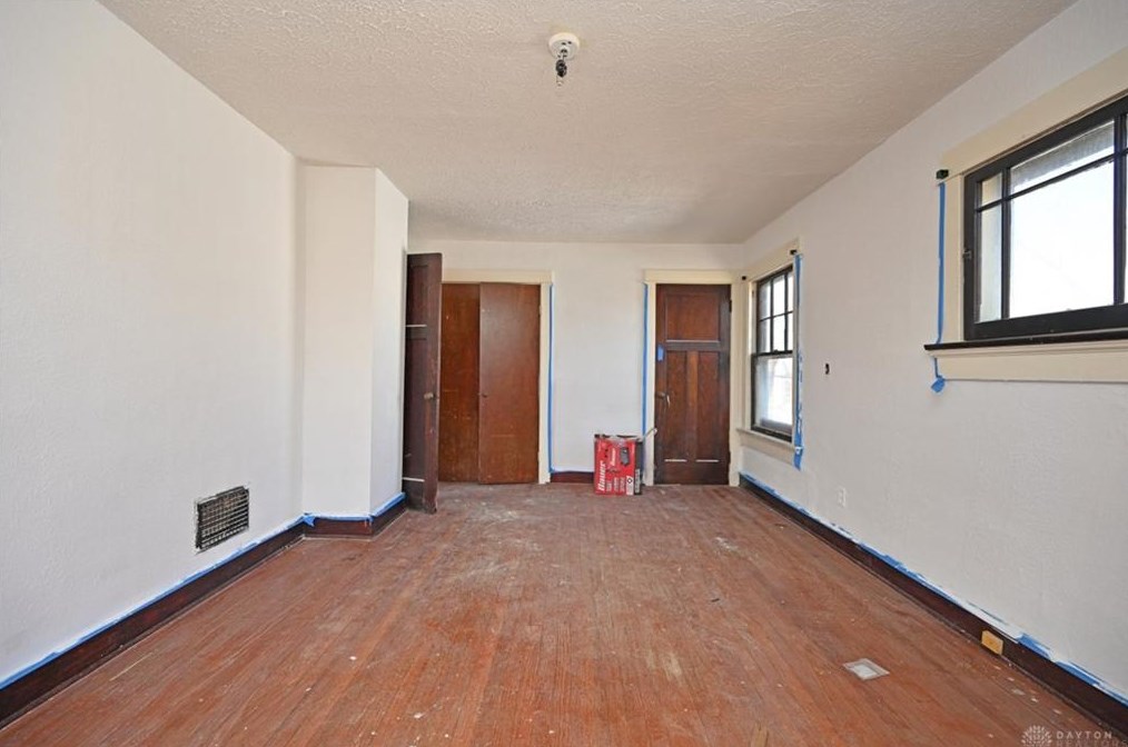 2213 Ravenwood Ave, Dayton OH  45406-2834 exterior