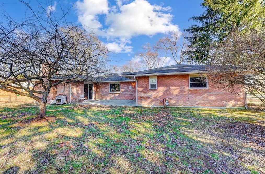 5301 Haxton Dr, Dayton, OH 45440-2216