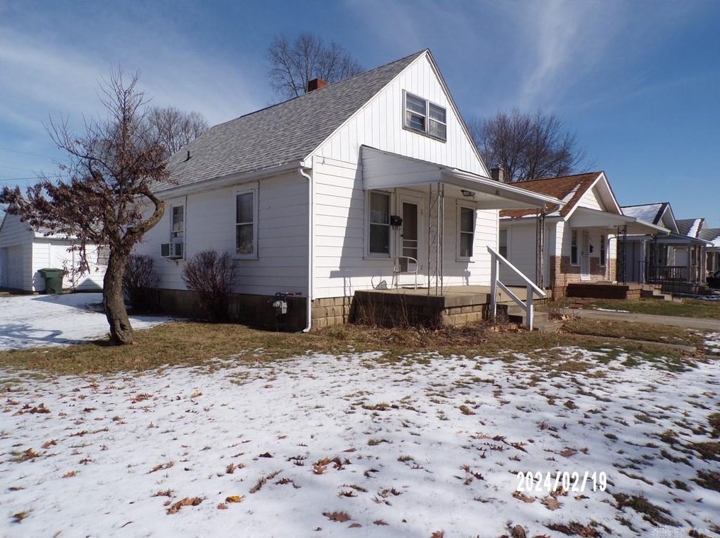 301 Ashwood Ave, Dayton, OH 45405-2522