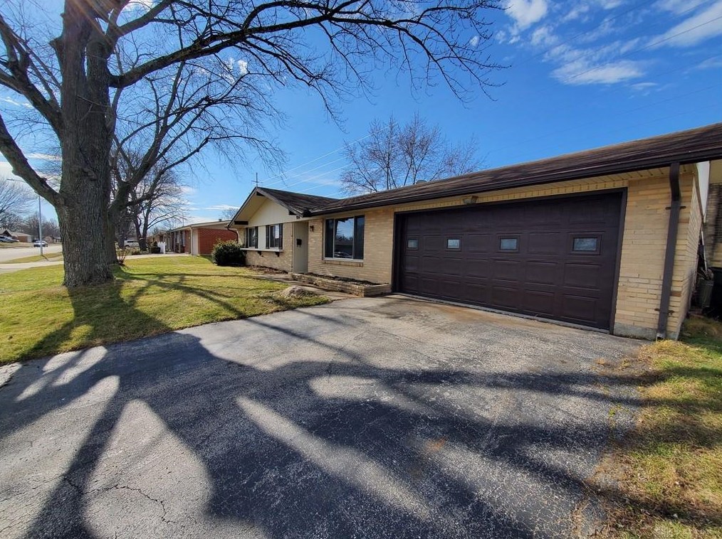 924 Hile Ln, Englewood, OH 45322
