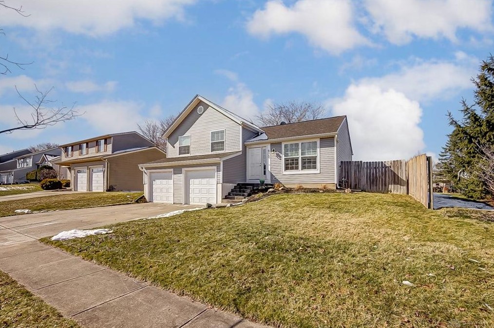 6409 Copper Pheasant Dr, Dayton, OH 45424-4183