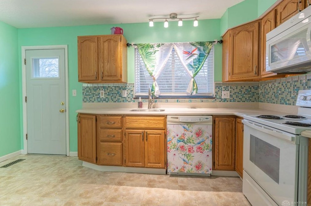 1013 Hollendale Dr, Dayton OH  45429-4744 exterior