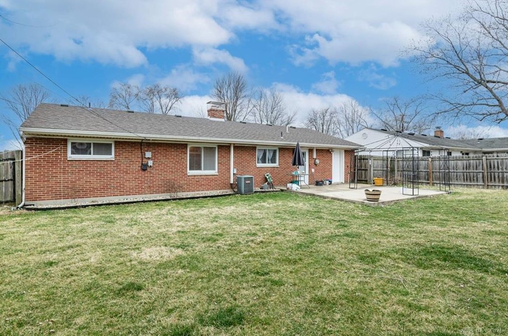 1013 Hollendale Dr, Dayton OH  45429-4744 exterior