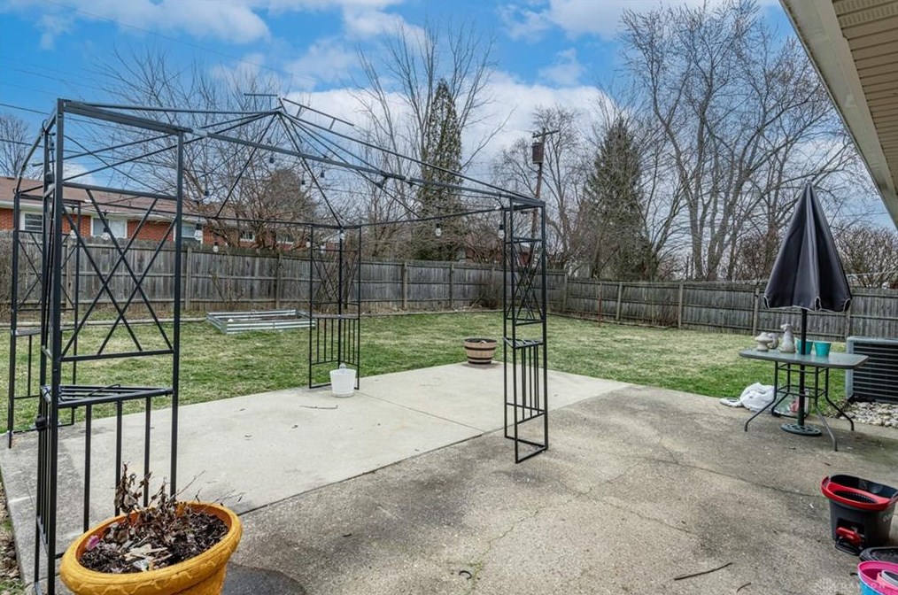 1013 Hollendale Dr, Dayton OH  45429-4744 exterior