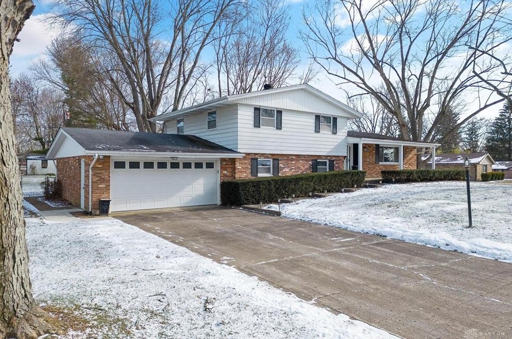 1306 Cedarcliff Dr, Dayton, OH 45434-6739