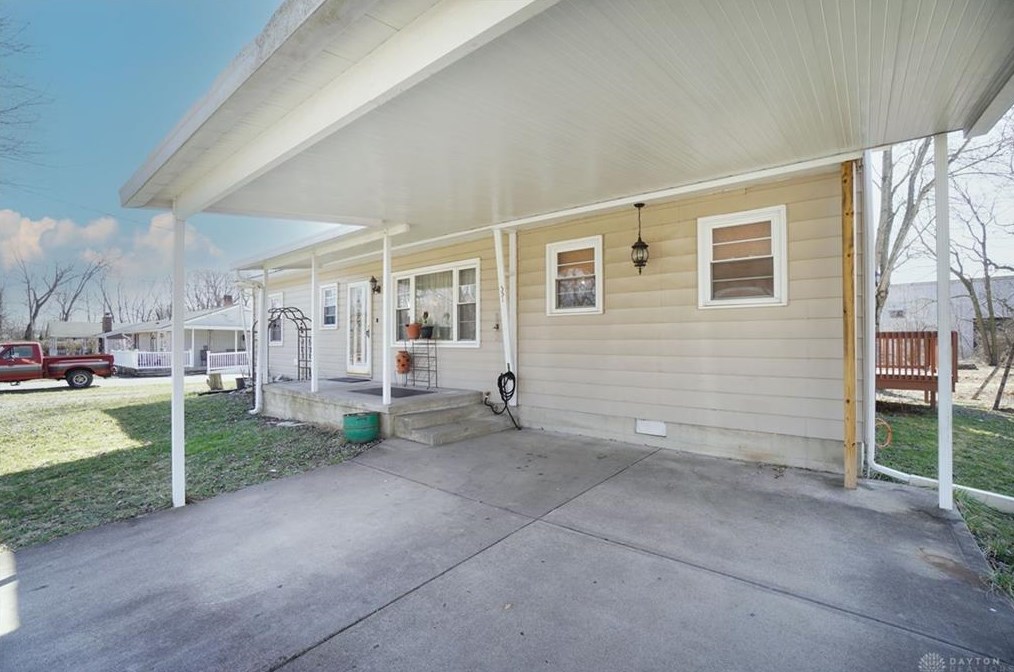 551 Elm Dr, Franklin, OH 45005