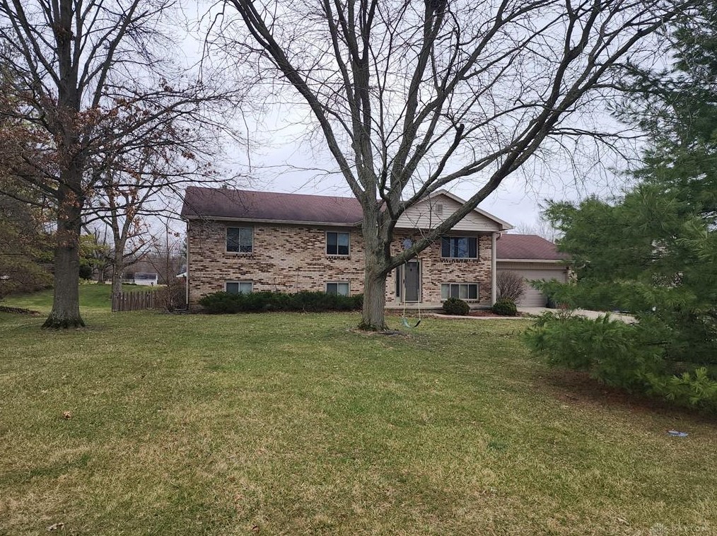 1742 Loch Ness Ct, Dayton, OH 45432-2448