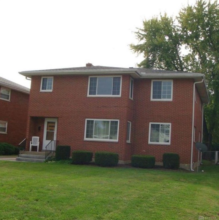 23- Douglas Ln, Hamilton, OH 45011-1946