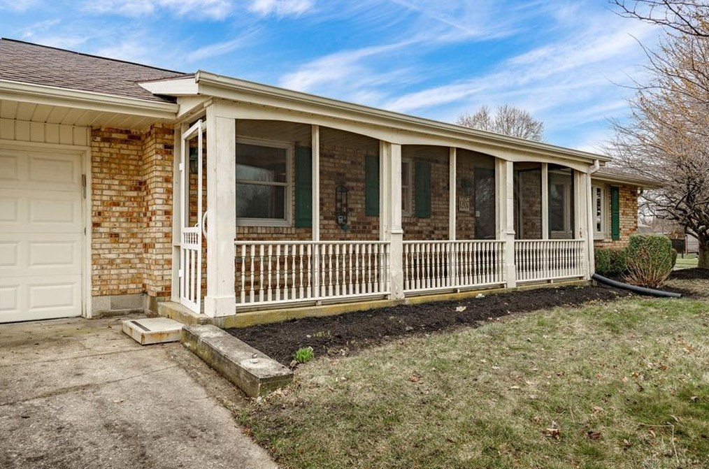 1207 Hamlet Dr, Xenia, OH 45385-1762