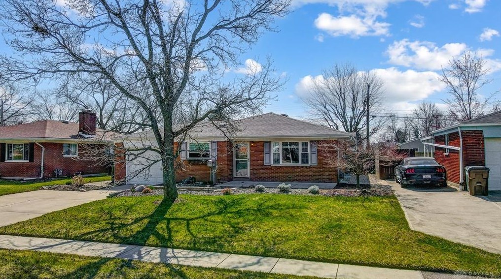 1904 Echo Wood Ct, Dayton, OH 45429-4312