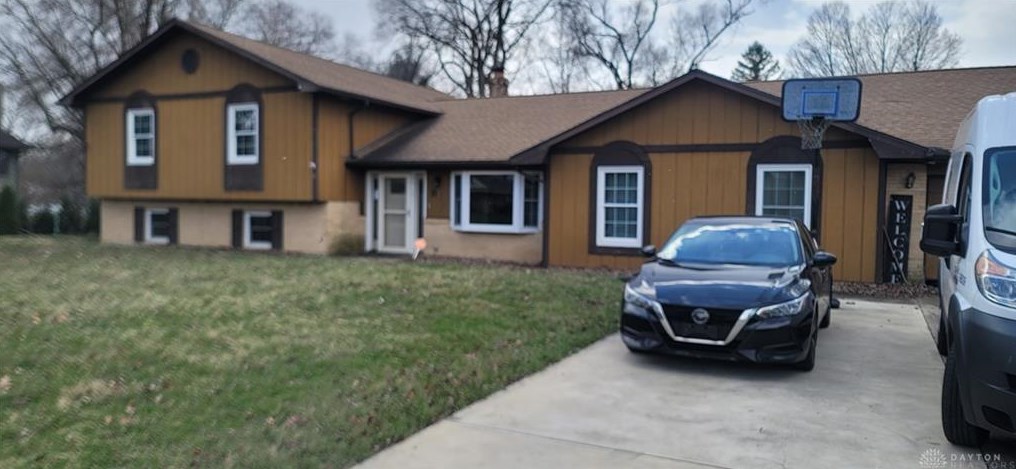 35 Hardacre Dr, Xenia, OH 45385-1350