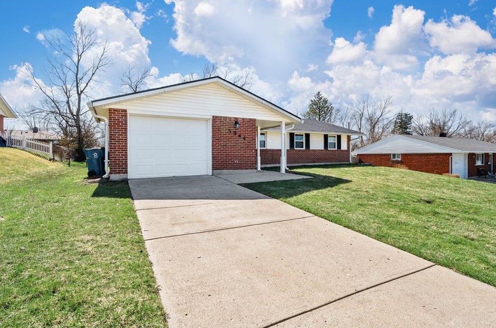 5944 Corsica Dr, Dayton OH  45424-3509 exterior