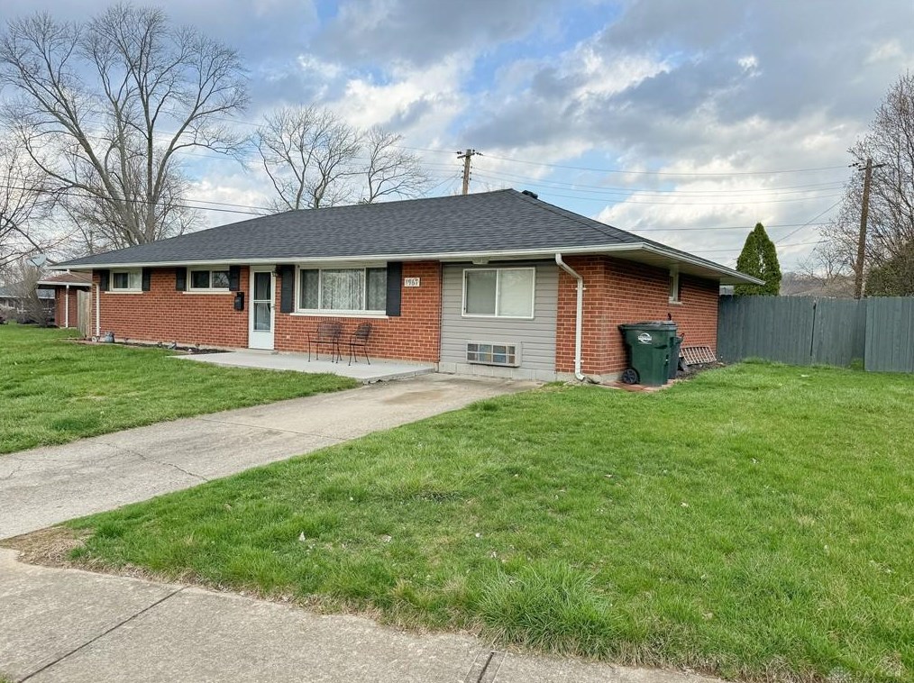 1967 Nash Ct, Dayton, OH 45439-2621