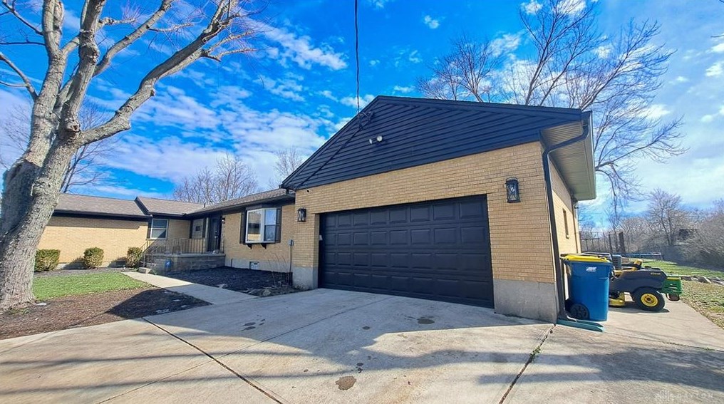 6262 Garber Rd, Dayton, OH 45415-2010