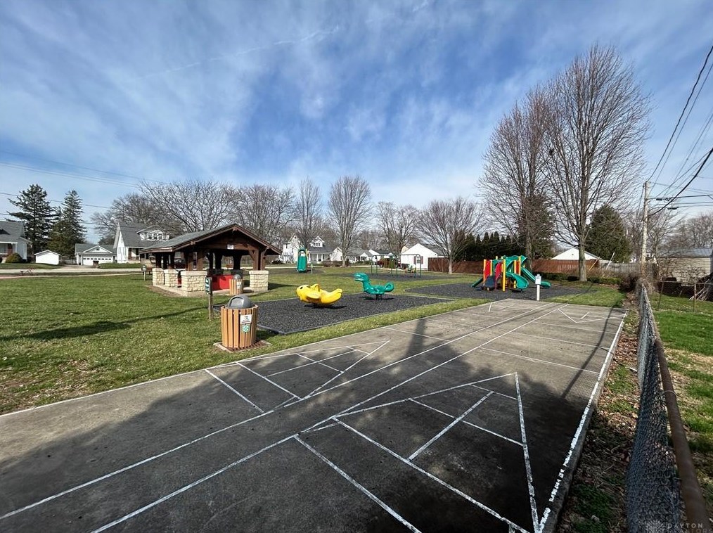 211 Main St, Englewood, OH 45322