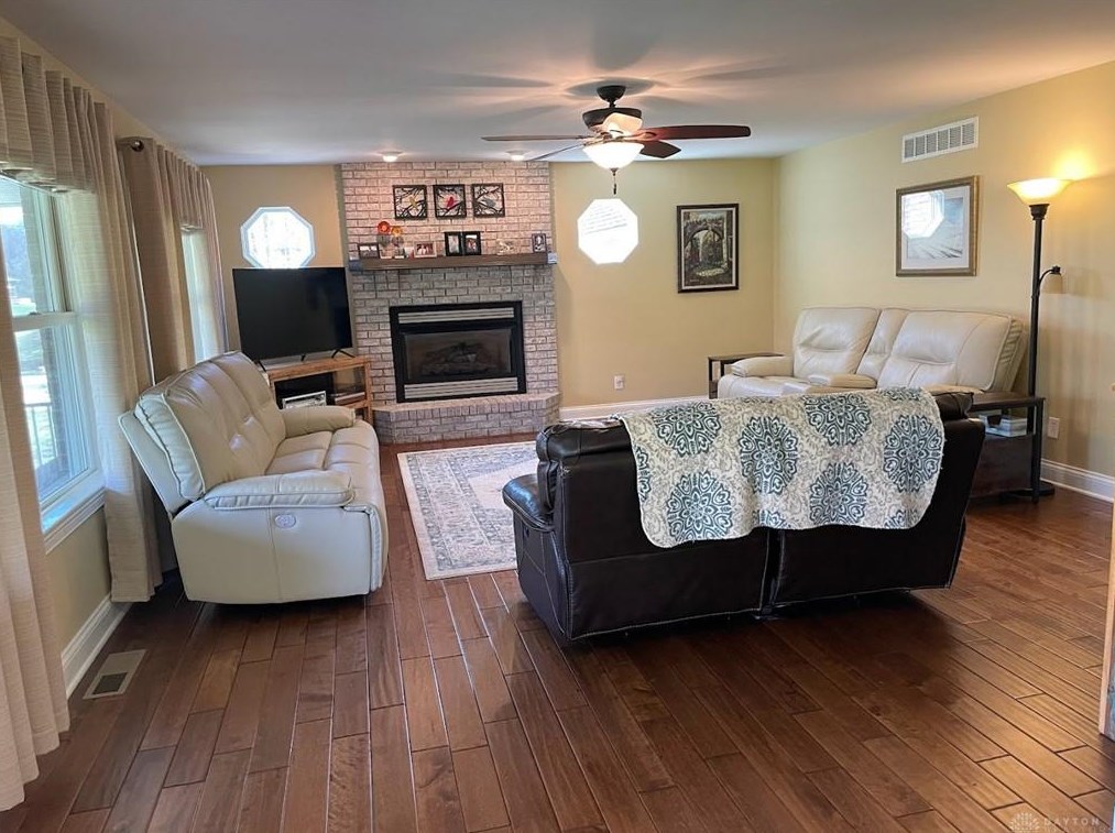 93 Country Place Ct, Xenia, OH 45385-8701