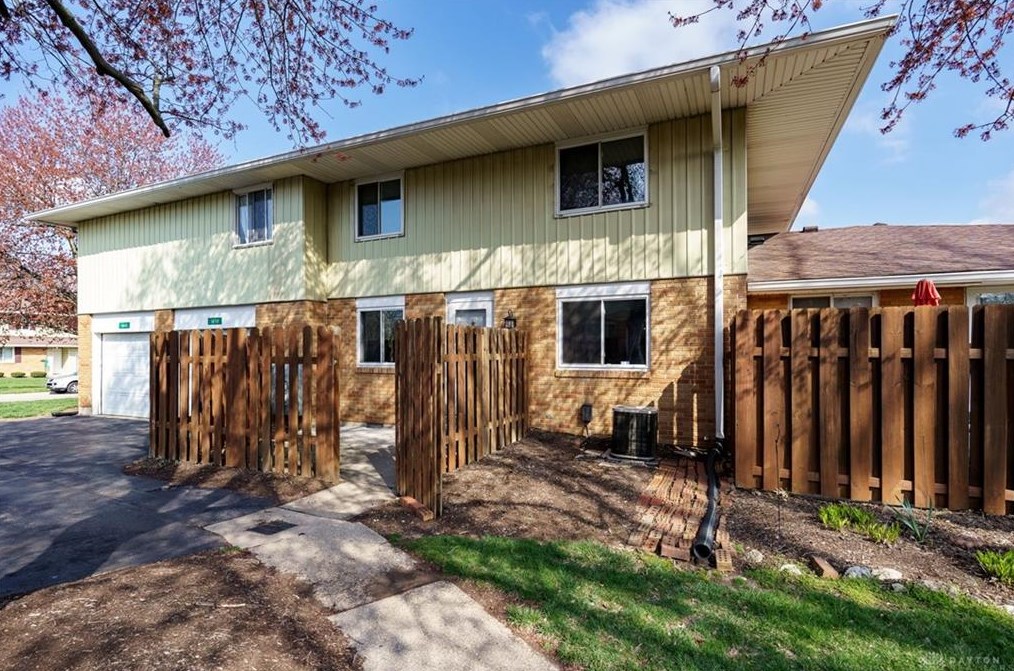 1658 Mars Hill Dr, Dayton, OH 45449-3104
