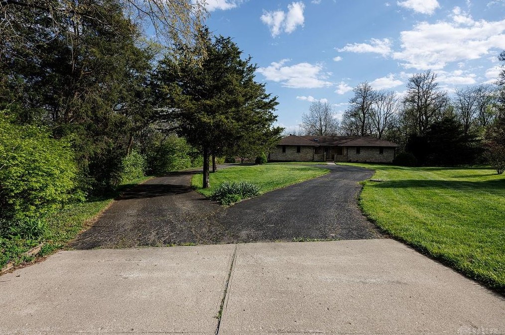 628 Mears Dr, Miamisburg OH  45342-2206 exterior