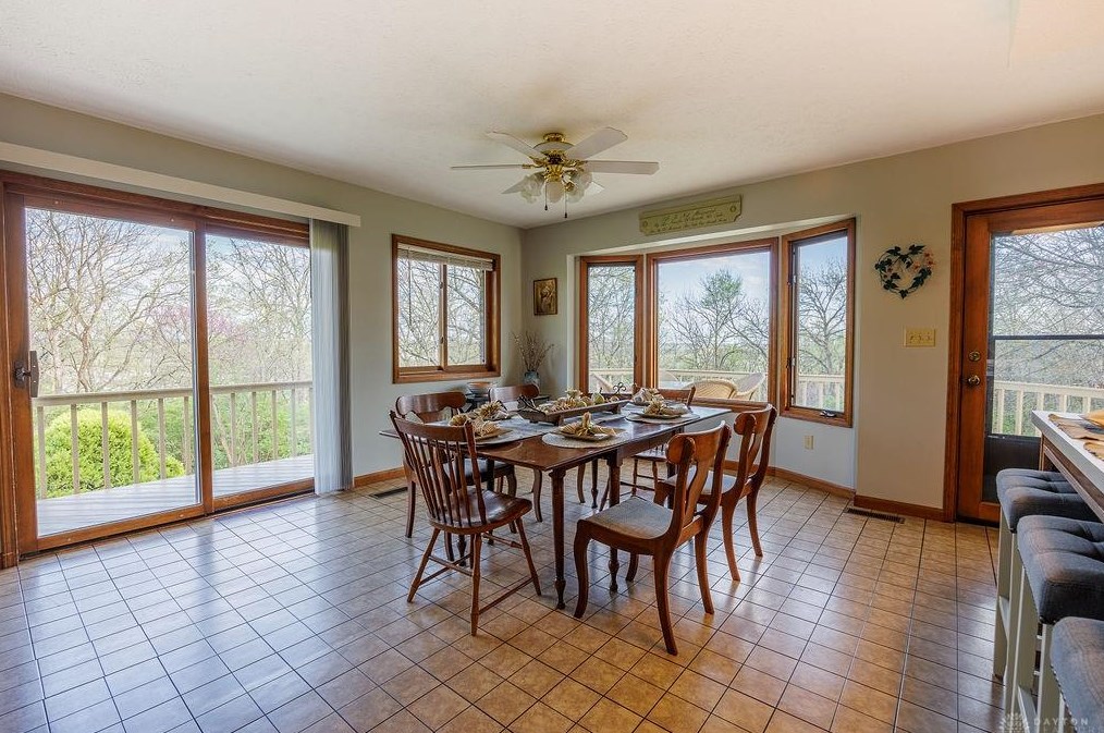 628 Mears Dr, Miamisburg OH  45342-2206 exterior