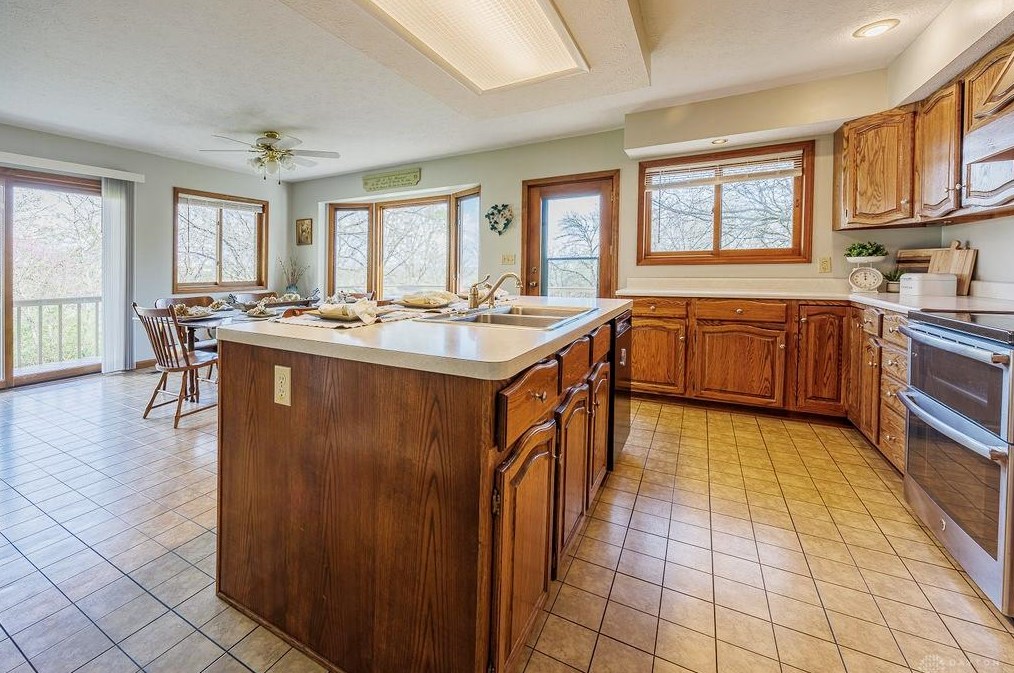 628 Mears Dr, Miamisburg OH  45342-2206 exterior