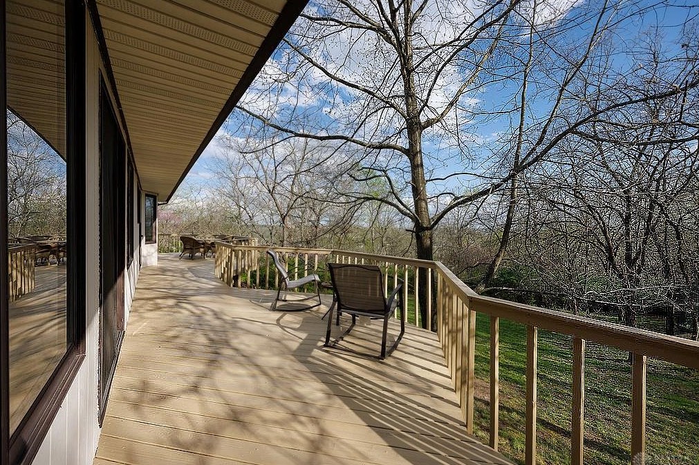 628 Mears Dr, Miamisburg OH  45342-2206 exterior