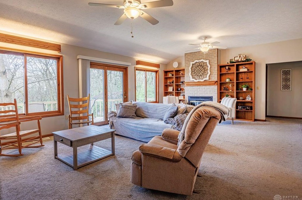 628 Mears Dr, Miamisburg OH  45342-2206 exterior