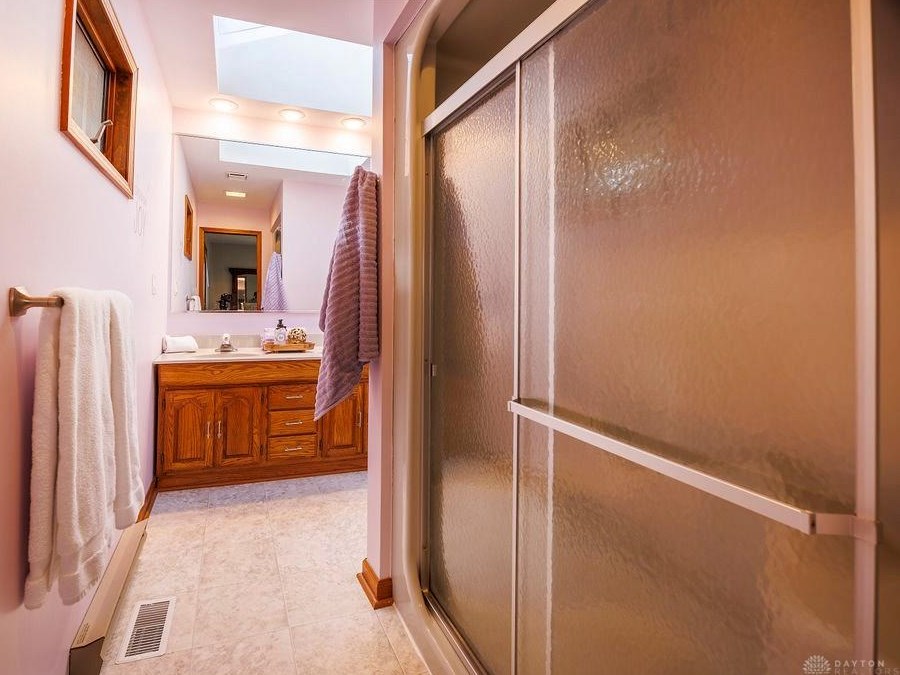 628 Mears Dr, Miamisburg OH  45342-2206 exterior