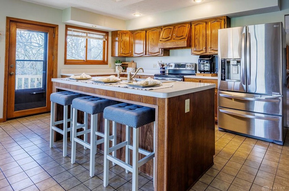 628 Mears Dr, Miamisburg OH  45342-2206 exterior