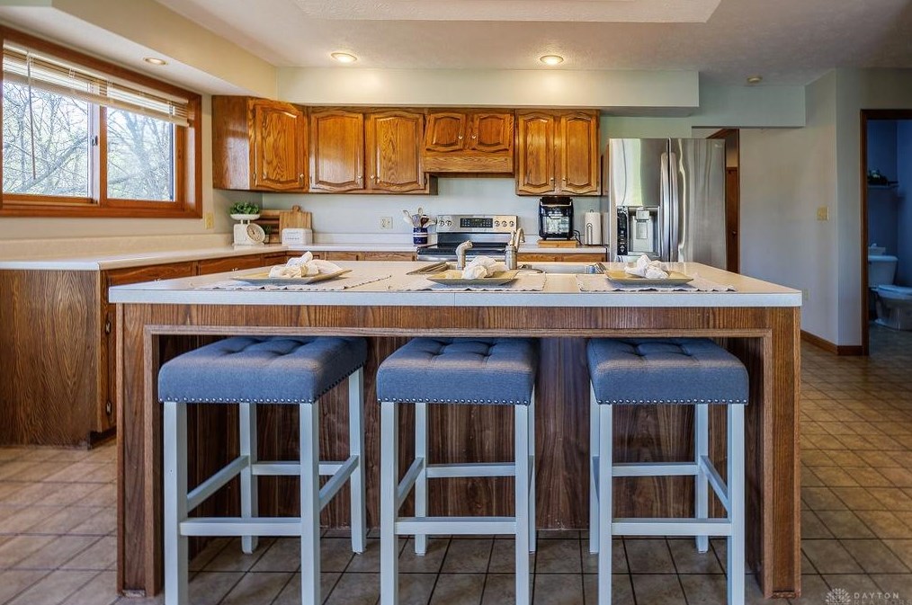 628 Mears Dr, Miamisburg OH  45342-2206 exterior