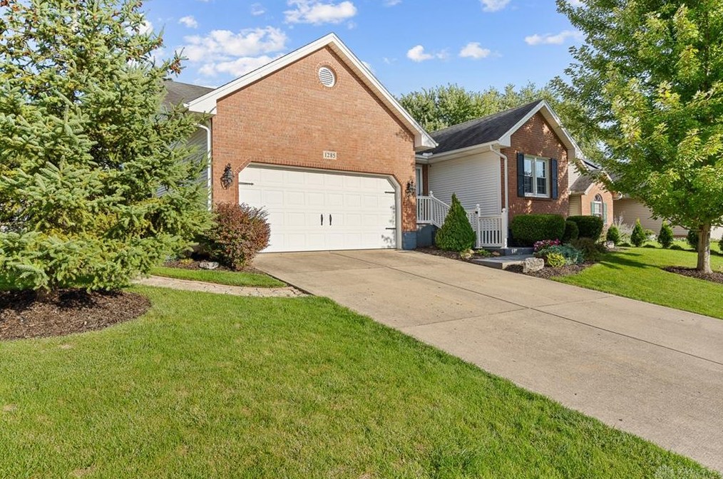 1285 Mayfair Dr, Wilmington, OH 45177-1856