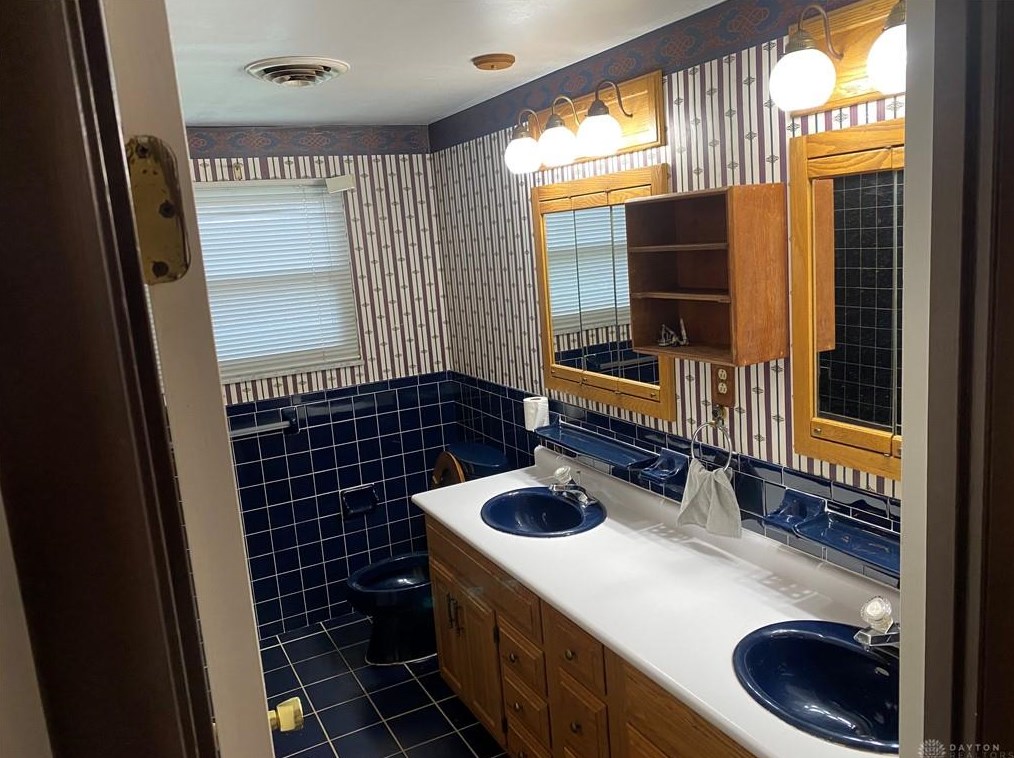 4170 Cedar Blf Cir, Dayton OH 45415-1906 exterior