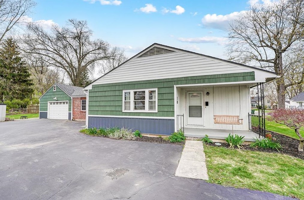 10 Maple Hill Dr, Dayton, OH 45449-1718