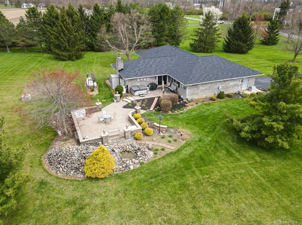 8023 Pyrmont Rd, Lewisburg, OH 45338
