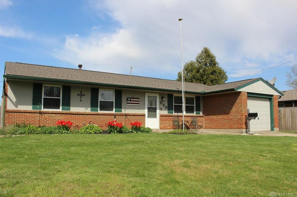529 Benbow Cir, New Lebanon, OH 45345-1674