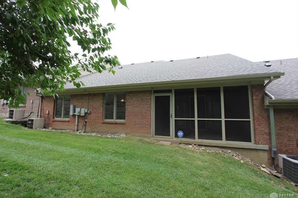 172 Copperfield Dr, Dayton, OH 45415-1263