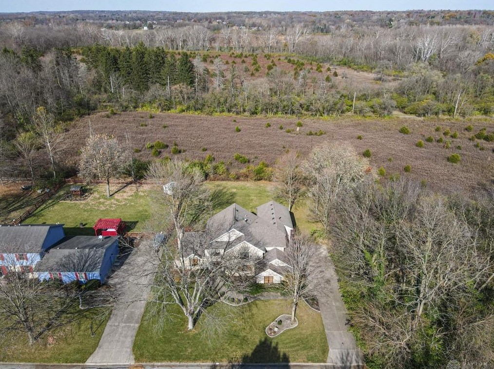 325 Trailwoods Dr, Dayton, OH 45415-2618