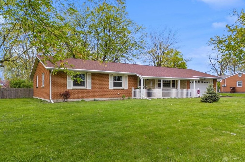 1737 Fairlynn Dr, Dayton, OH 45432