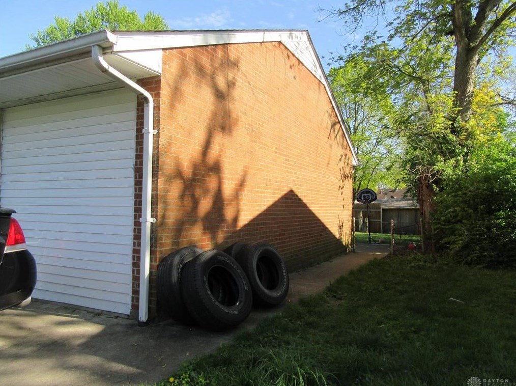 4526 Blueberry Ave, Dayton, OH 45406-3327