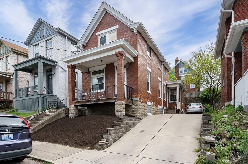 2314 Chickasaw St, Cincinnati, OH 45219-1210