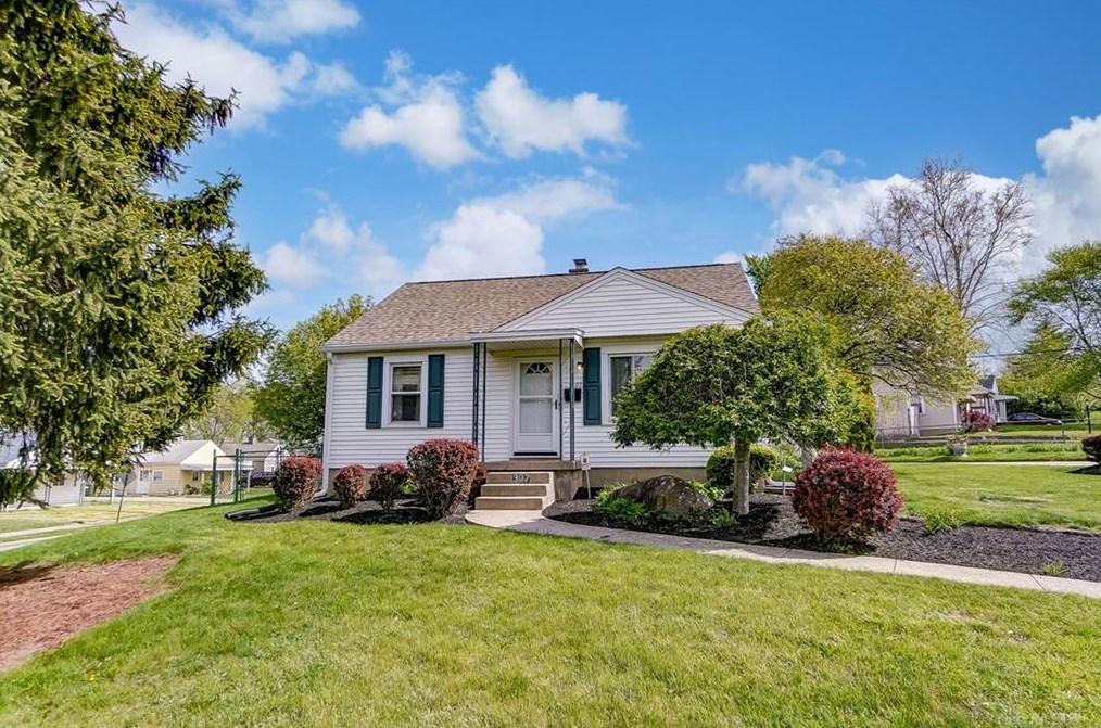 1307 Radio Rd, Dayton, OH 45403-1510