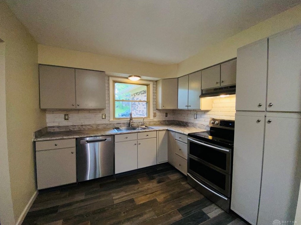 370 Forest View Dr, Fairborn, OH 45324-3920