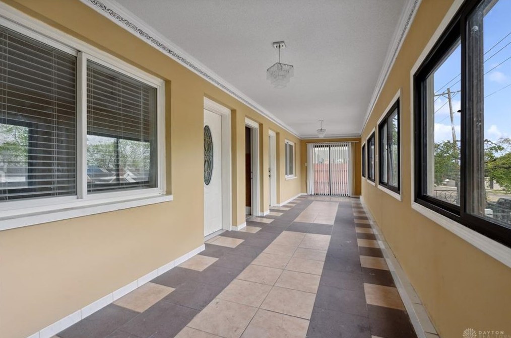 33 S Smithville Rd, Dayton, OH 45431