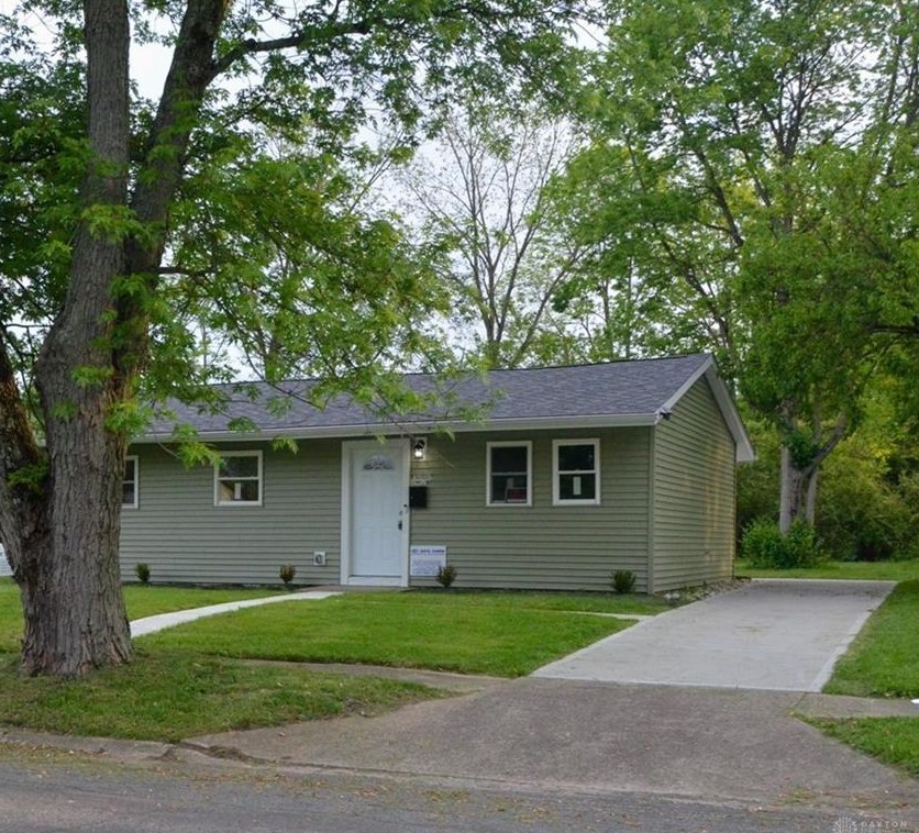 1525 Azalea Dr, Dayton, OH 45417-9306