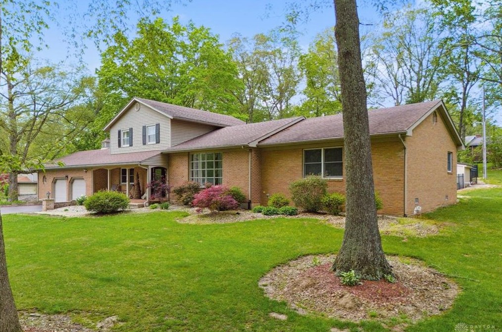 106 Newkirk Dr, Fairfax OH  45133-8561 exterior